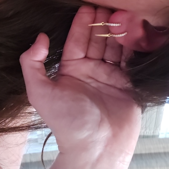 18KT GOLD/925 STERLING SILVER MINI SPIKE DANGLE DIAMOND CRYSTAL CZ HUGGIE HOOPS - Picture 9 of 9